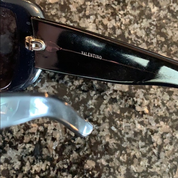 Valentino Sunglasses - Picture 7 of 8